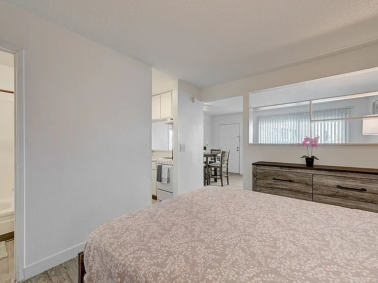 4050_Palos Verdes St_model-13