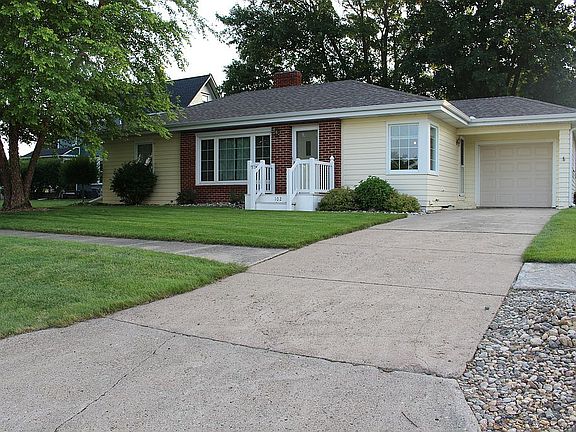 2nd image of 102 S Olive Ave