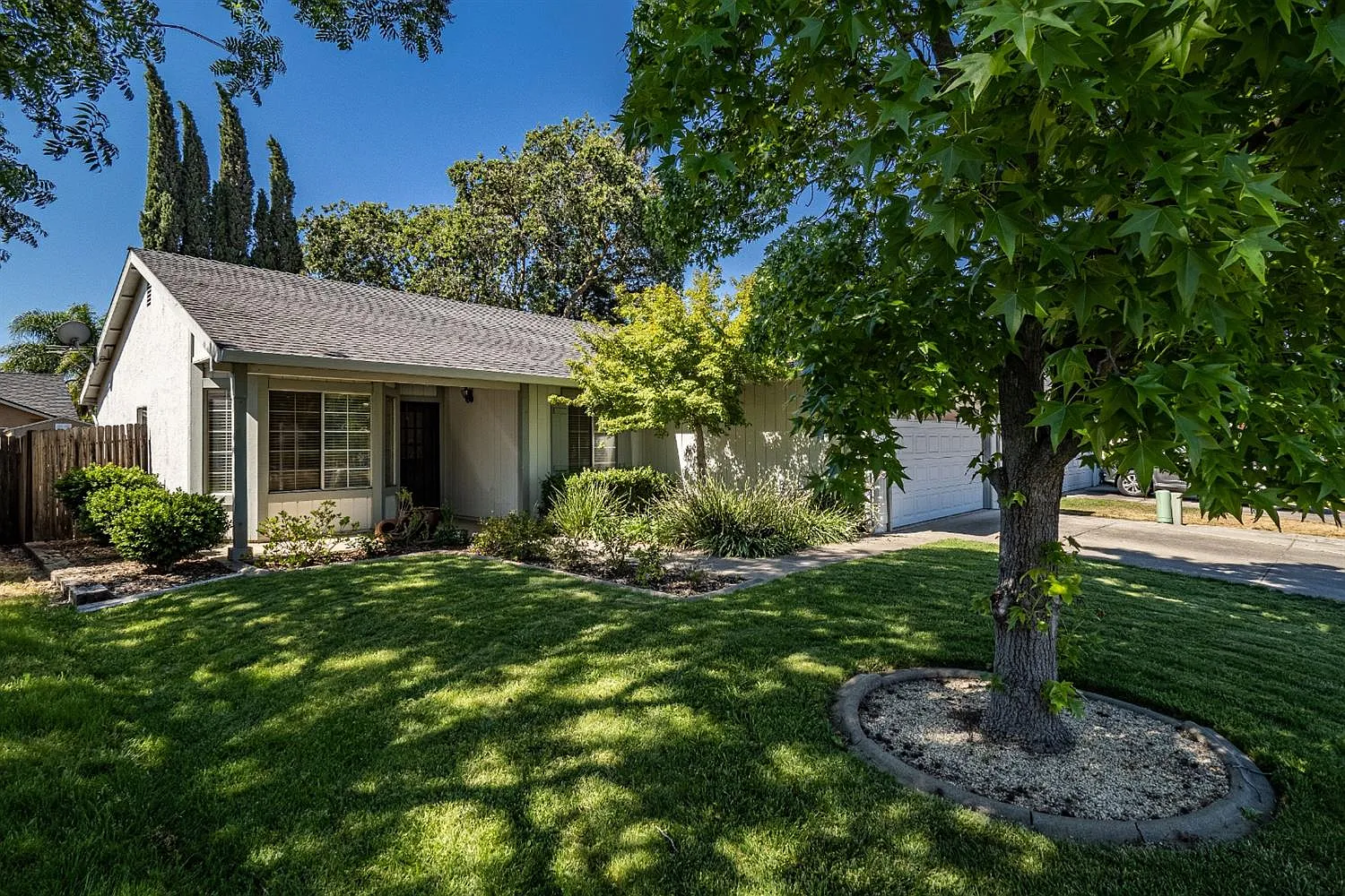 8166 Auberry Dr photo 1