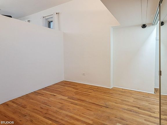 4th image of 1039 N La Salle Dr #K