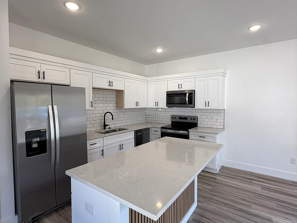 60B Beverly Hills Dr