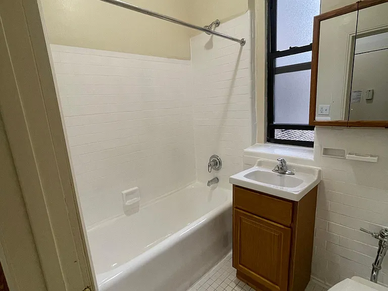 3521 Dekalb Ave #B27 — Photo 4