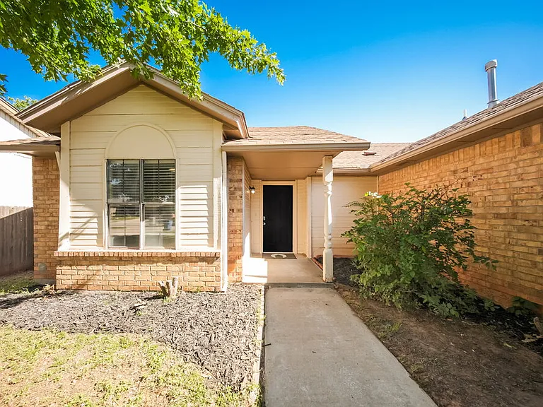9705 Oaktree Ter — Photo 3