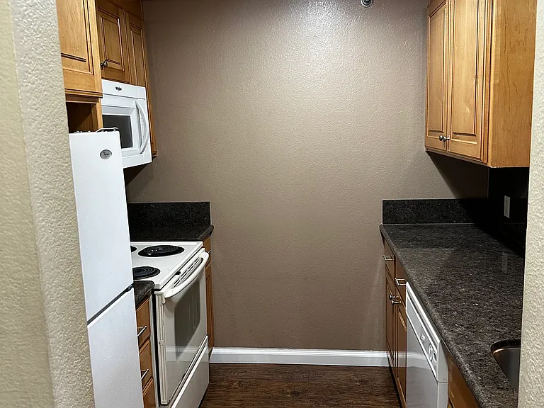 675 Newbury Ln #142 — Photo 4