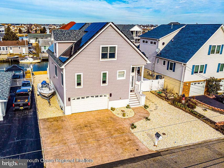1st image of 330 Maria Dr