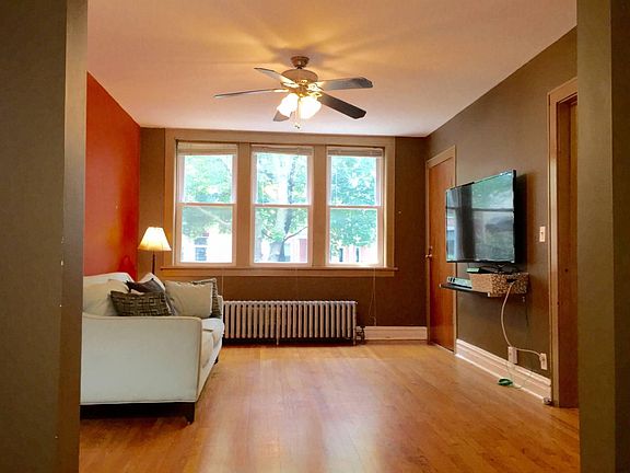 5th image of 1633 N Claremont Ave APT 1