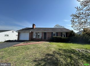 17727 Crest Dr, Hagerstown, MD 21740