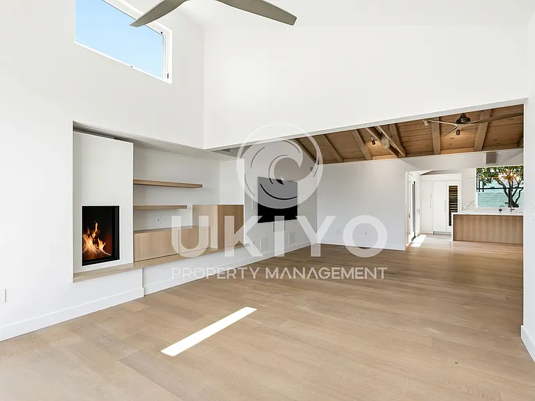 133 Hilltop Cres — Photo 12