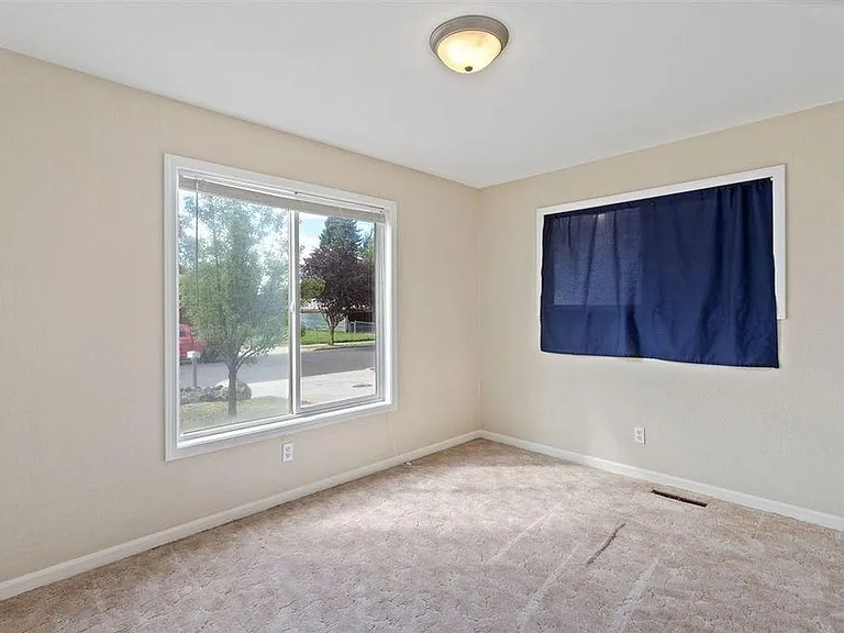 4011 E 23rd Ave — Photo 14