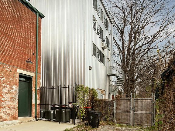 5th image of 902 E Jefferson St
