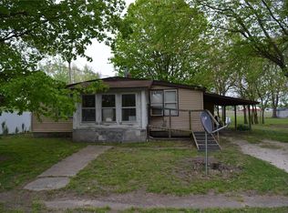 319 Walnut St, Kane, IL 62054