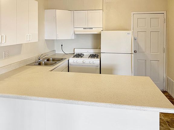 4th image of 527 Ortiz Dr SE APT D
