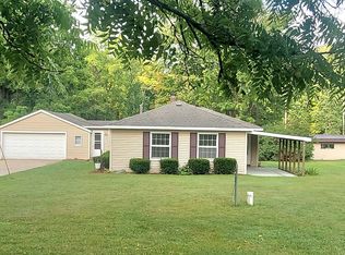 9612 Woodbury Rd, Laingsburg, MI 48848