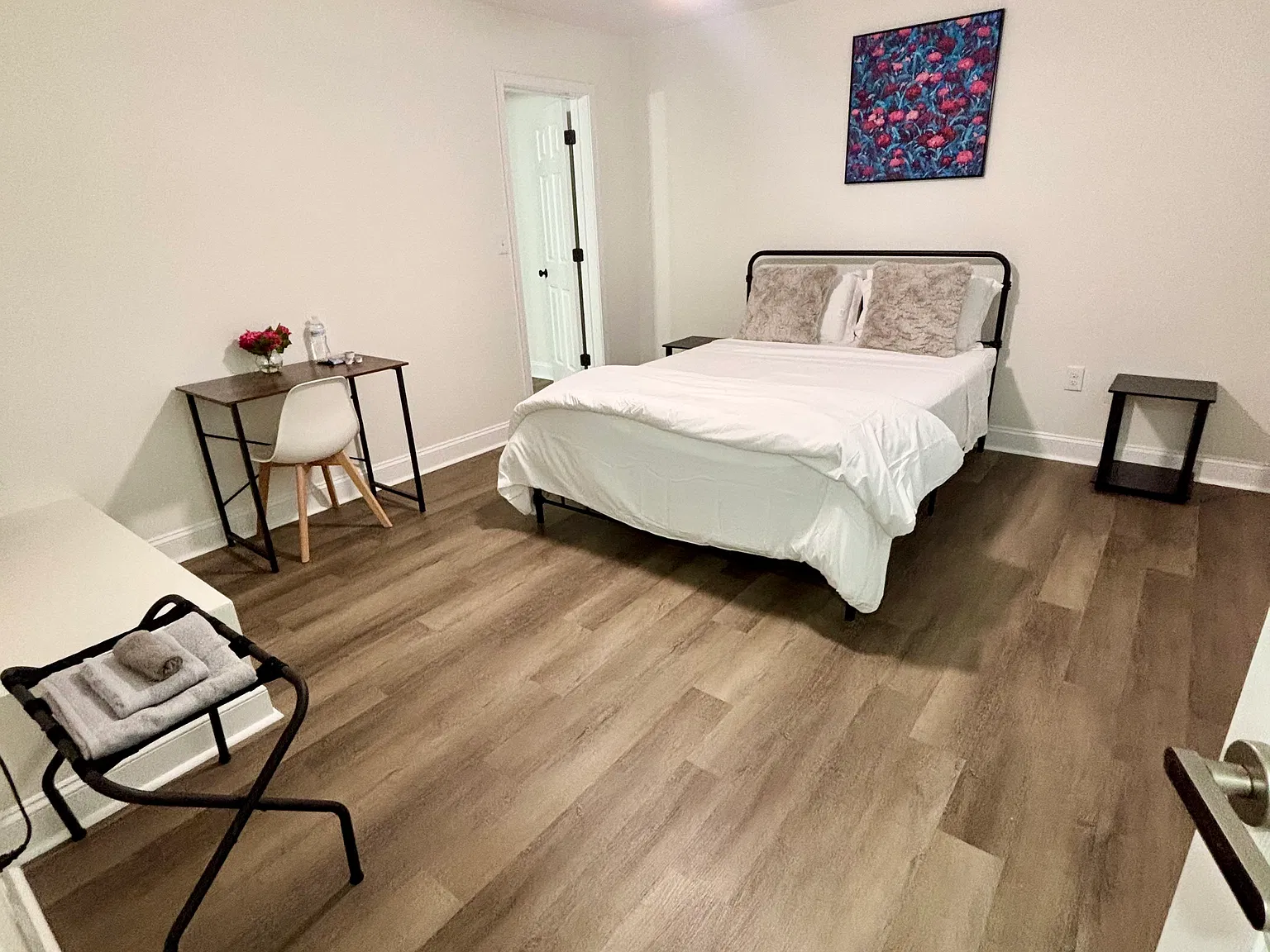 1 bed, 2000 sqft, $1,400 — Photo 1