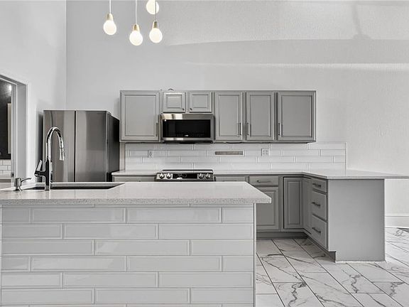 5th image of 609 Central St APT 1104