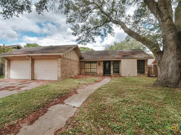 220 Navajo Dr, Victoria, TX 77904