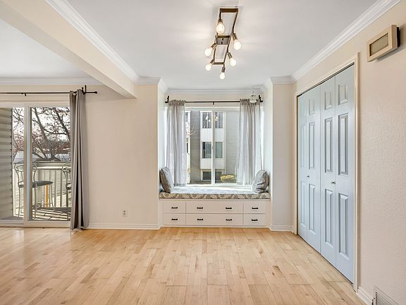 4th image of 875 E Arrowhead Ln S #46