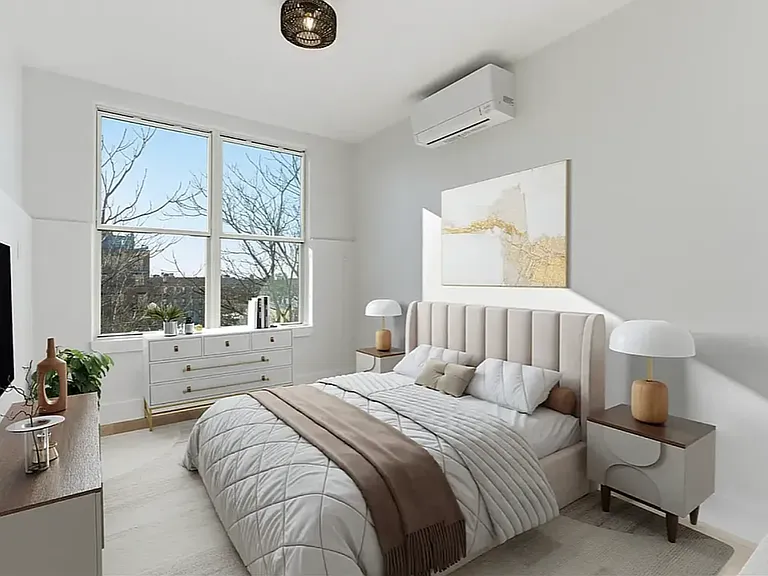 376 Montgomery St — Photo 3