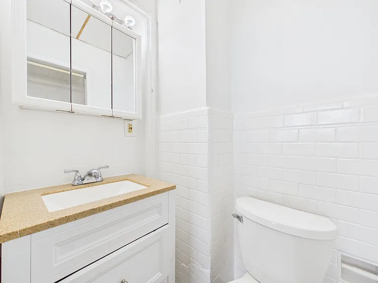 Morris Apartments — Photo 10