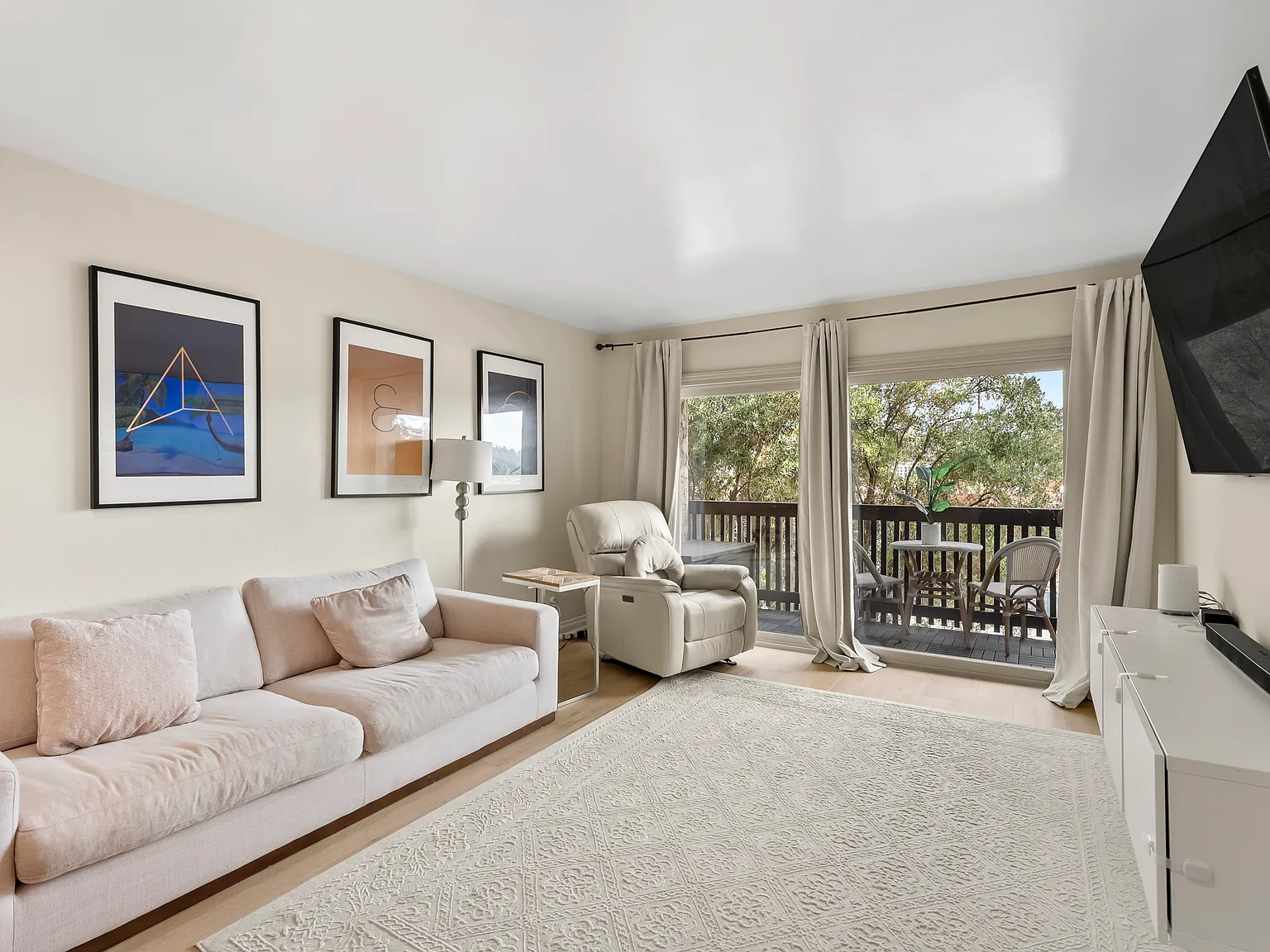 1 bed, 661 sqft, $2,589 — Photo 2