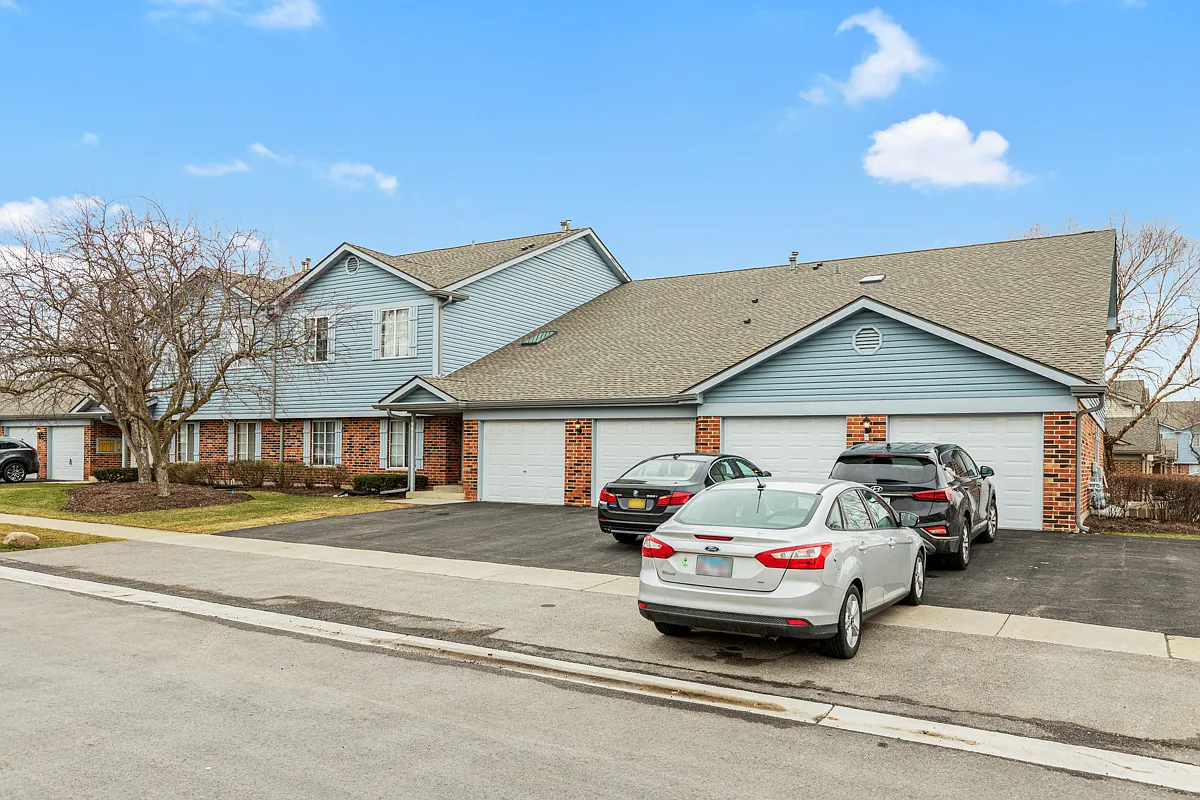 3 bed, 1200 sqft, $2,195 — Photo 3