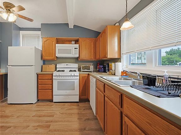 3rd image of 85 Hughes Ave