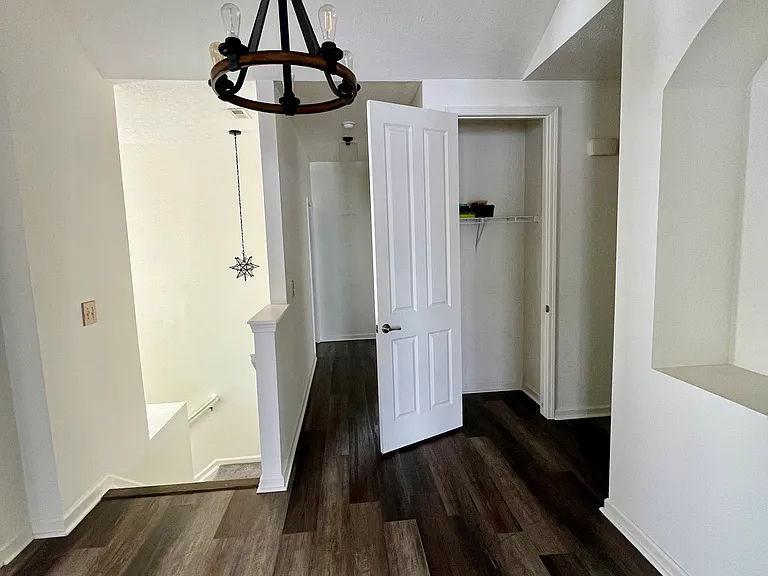 3175 Rossmore Cir — Photo 36
