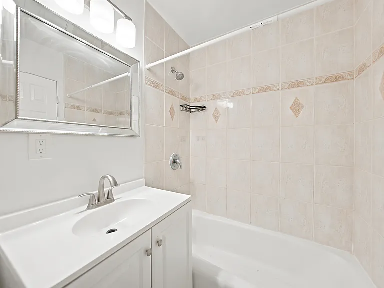 2357 Southgate Sq — Photo 14