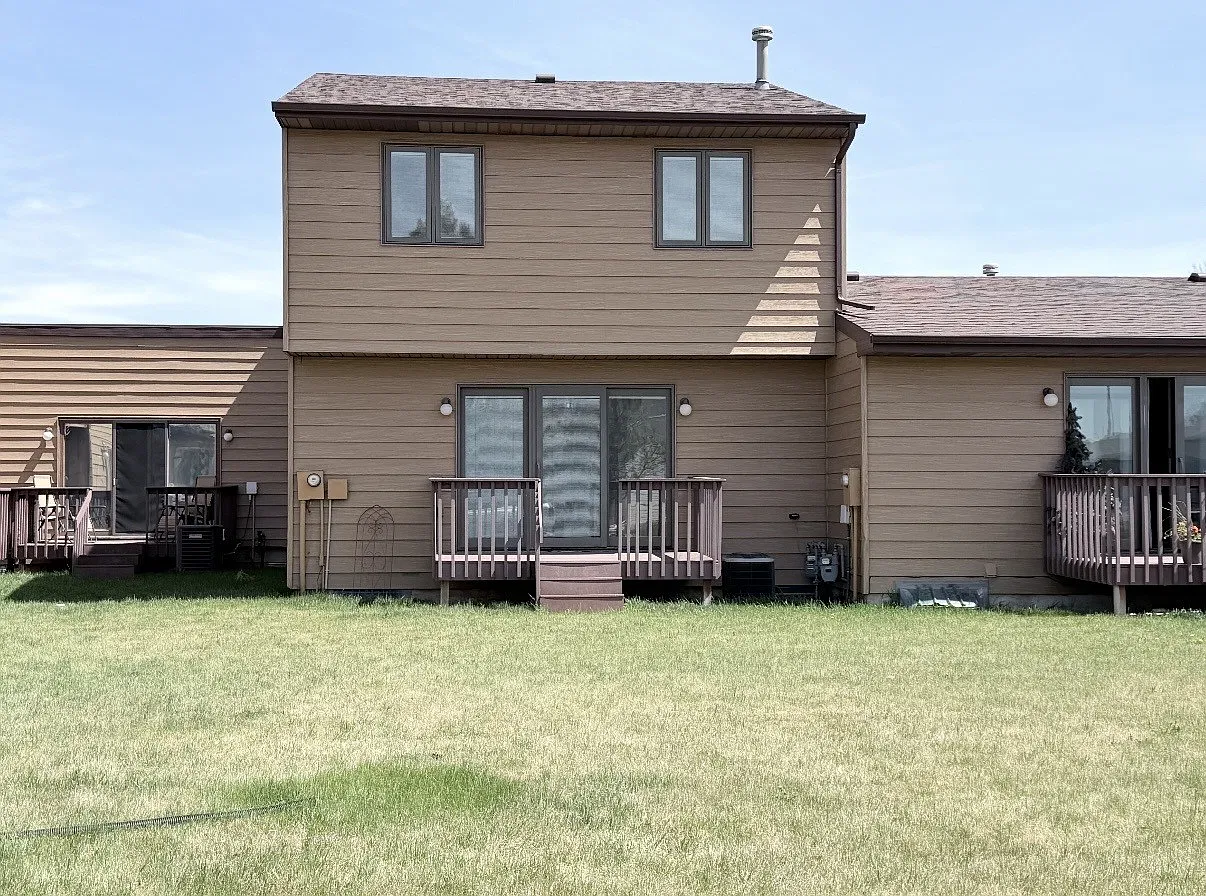 3 bed, 2.5 bath, 2050 sqft, $2,300 — Photo 2