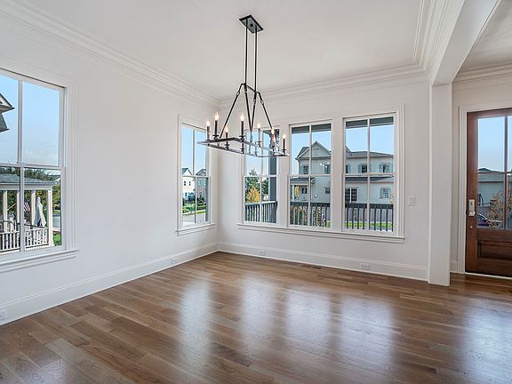 5th image of 1589 Westhaven Blvd