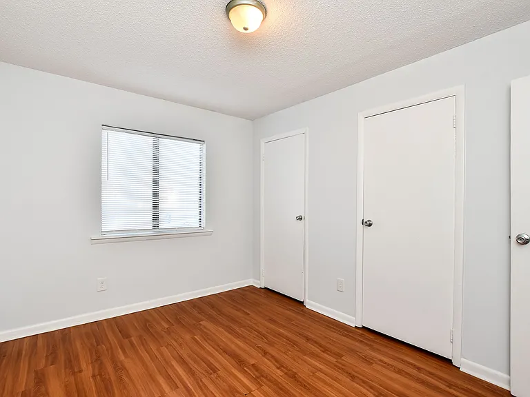 Room 1 (1) Room 1 (1)