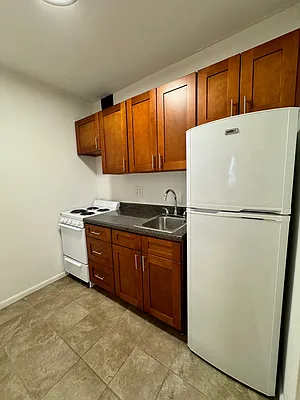 Rented by KNOCKKNOCK LLC | media 6