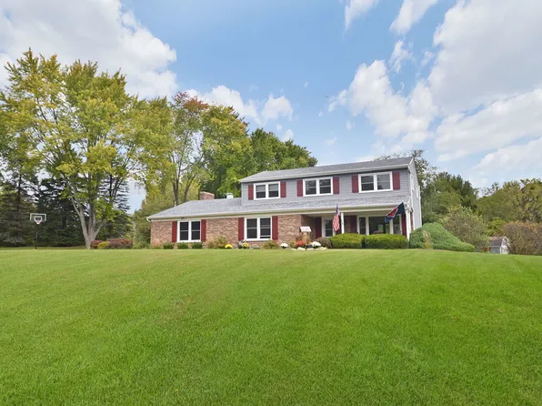 5N023 Stonebridge Ln, Saint Charles, IL 60175