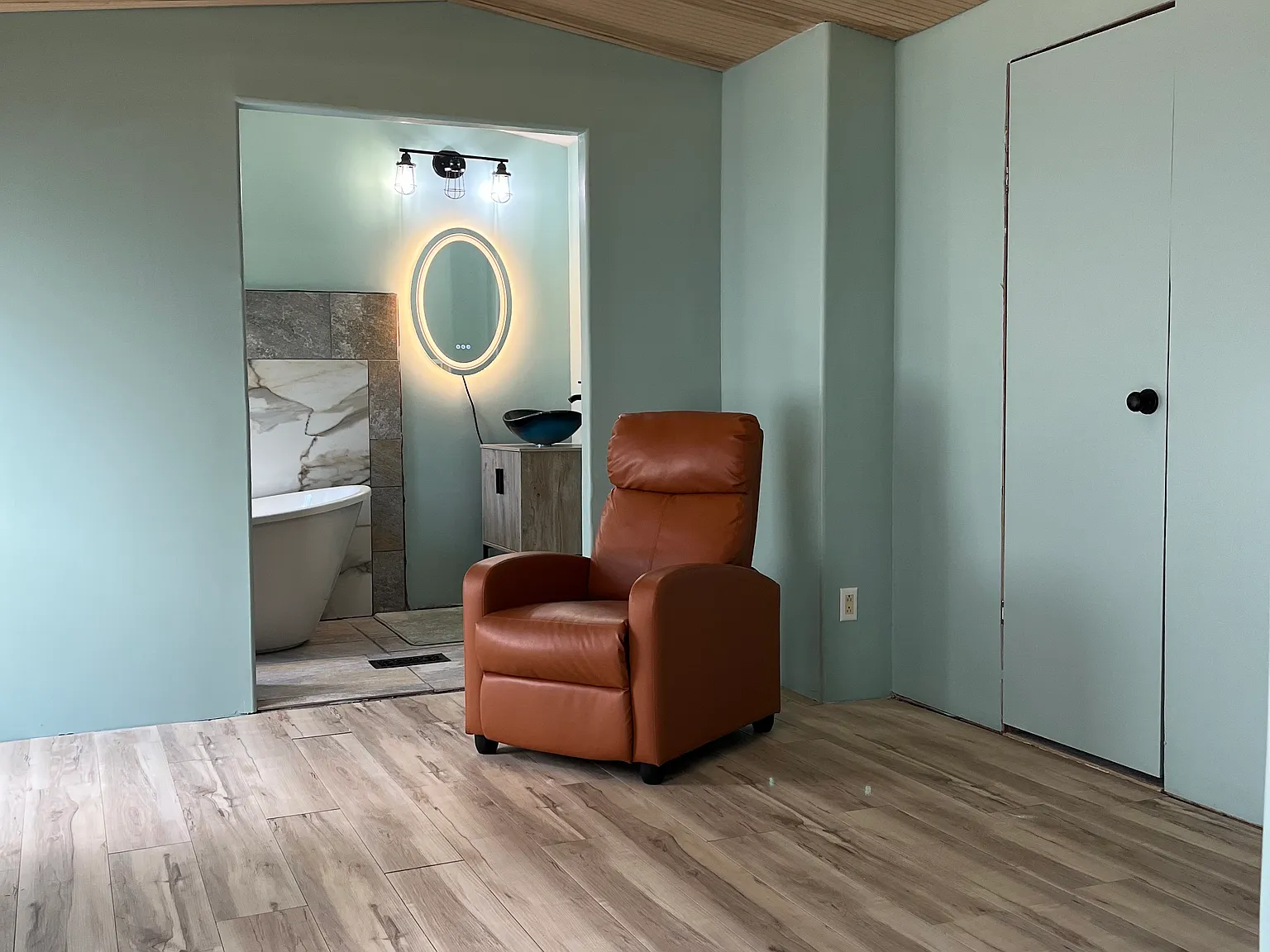 1 bed, 700 sqft, $995 — Photo 2