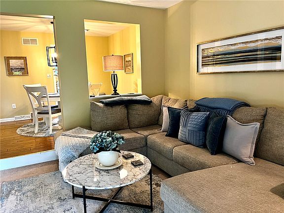5th image of 402 Casa Vita Dr
