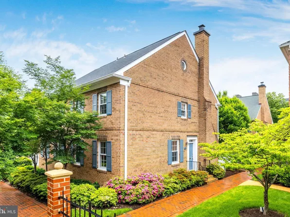 1039 N Pitt St, Alexandria, VA 22314