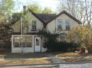 910 Stoughton Ave, Chaska, MN 55318