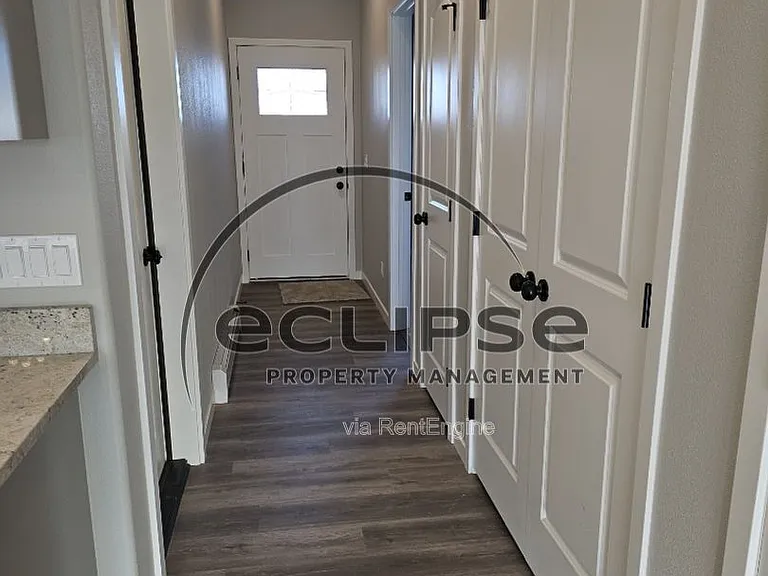 511 Washington Ave — Photo 15