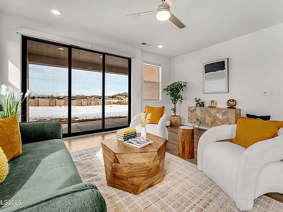 4th image of 815 N Thunder Butte Ct