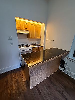 2nd image of 163 E 87th St APT 1RW
