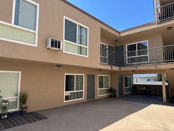 3rd image of 528 E Verdugo Ave