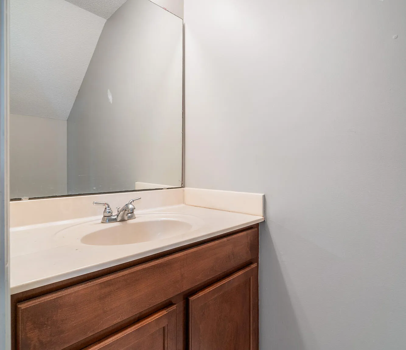 2 bed, 2.5 bath, 1008 sqft, $1,295 — Photo 4