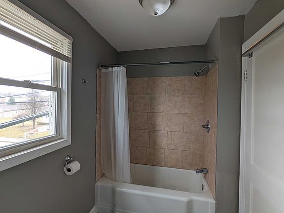 4th image of 215 S Ewing St #B