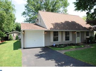 83 Trail Rd, Levittown, PA 19056