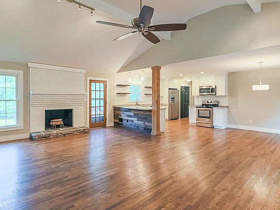 4th image of 86 Tanglewood Ln