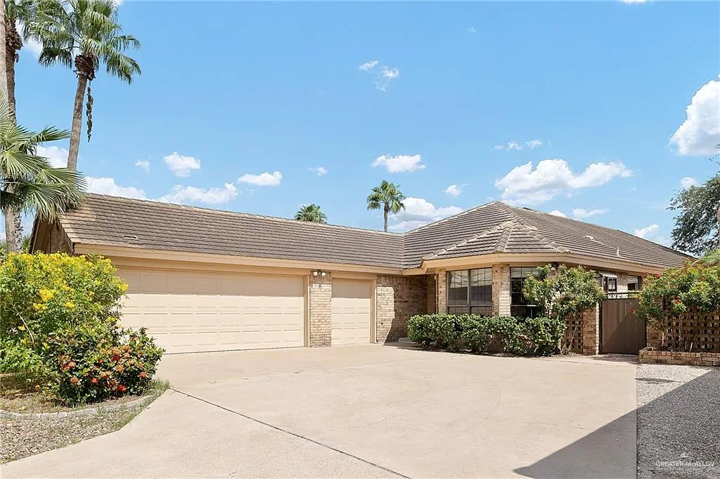 3 bed, 2.5 bath, 2412 sqft, $3,100 — Photo 1