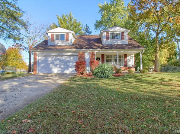 8650 Buffalo Dr, Commerce Township, MI 48382