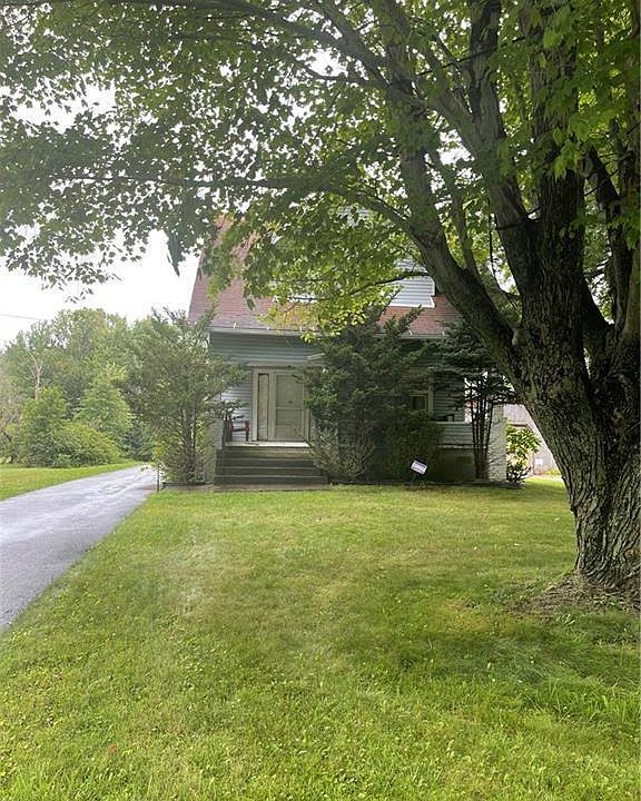 1st image of 3280 Oak St