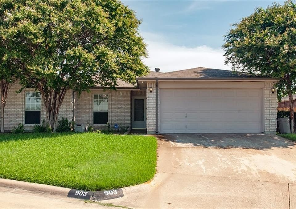 1st image of 903 Diamond Oaks Cir