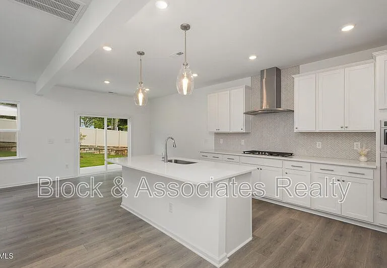 153 Hickory Grove Dr — Photo 7